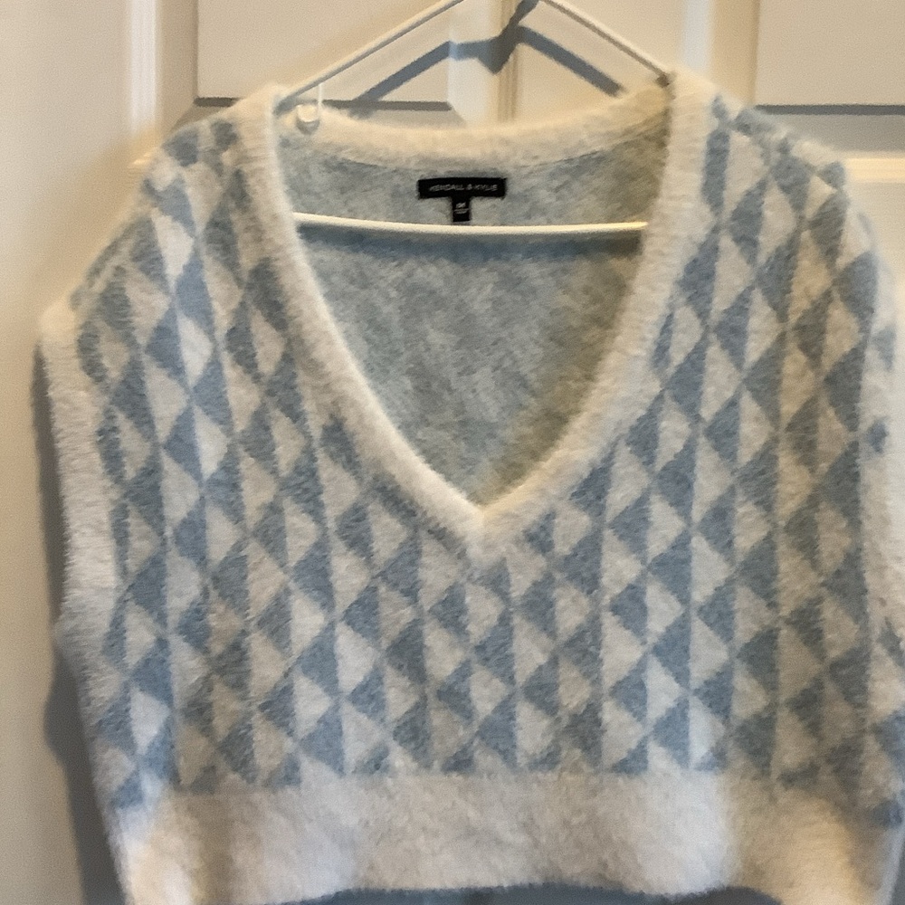 Kendall & Kylie Blue and White V-Neck Sweater‎ Vest
